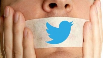 Suudi Arabistan'da bir kişi, sosyal paylaşım sitesi Twitter'da yazdığı mesajlar nedeniyle 10 yıl hapis cezasına çarptırıldı.