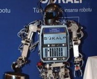 Türkiye’nin ilk yürüyen insansı robotu SURALP tanıtıldı.
