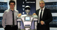 İki Türk genci, düşünce gücüyle hareket edebilen servis robotu geliştirdi...