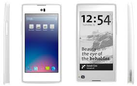 Yotaphone’un biri renkli, diğeri siyah – beyaz olmak üzere iki ekranı var