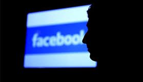 ‘Facebook en korkunç casus makinası’