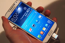 Samsung, kârında düşüş bekliyor