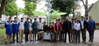 Liseliler Palmiye görünümlü solar şarj istasyonu yaptı