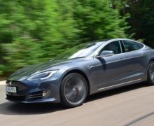 Tesla, elektrikli otomobillerini sadece bir yazılım güncellemesi ile hızlandırıyor