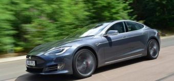 Tesla, elektrikli otomobillerini sadece bir yazılım güncellemesi ile hızlandırıyor