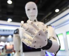 Çin’de yapay zekalı robot insanları yendi
